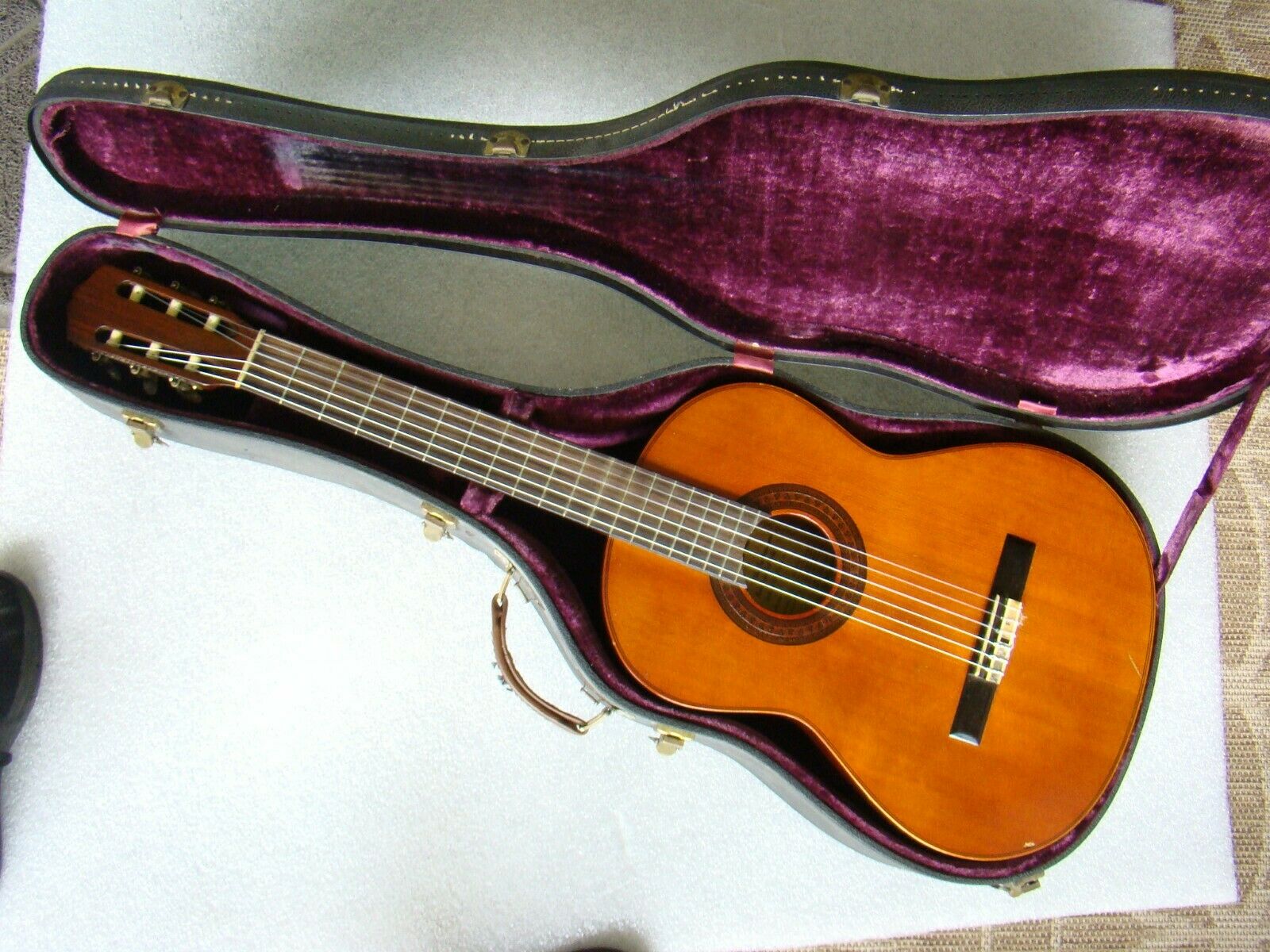 Gibson Classical C-300 Sn 679980    Original Case